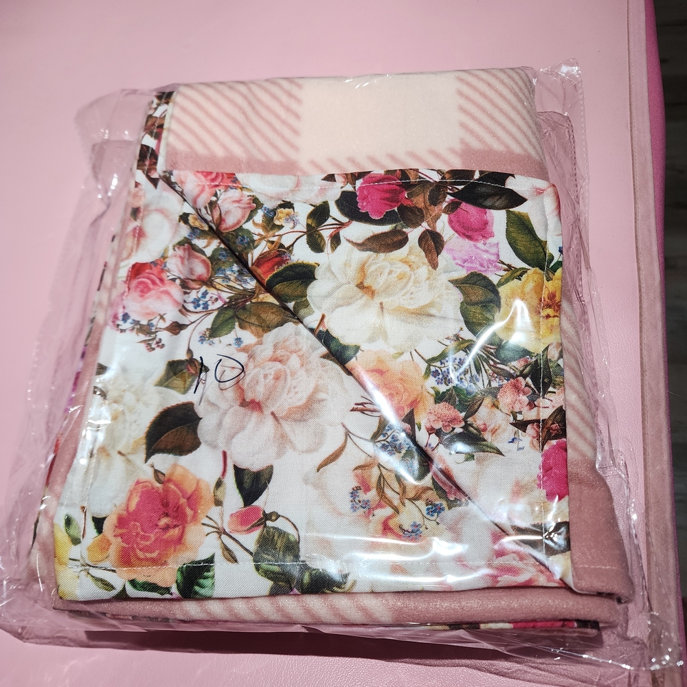 Elegant Floral Throw Blanket
